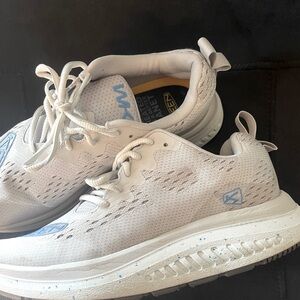 Keen Women’s size 9 WK 400 shoes